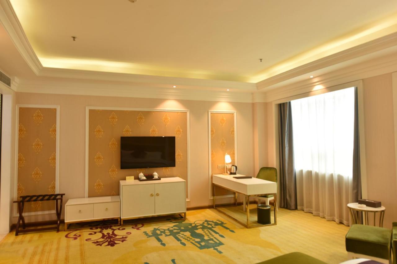 Hong Van Grand Hotel Mong Cai Exterior foto