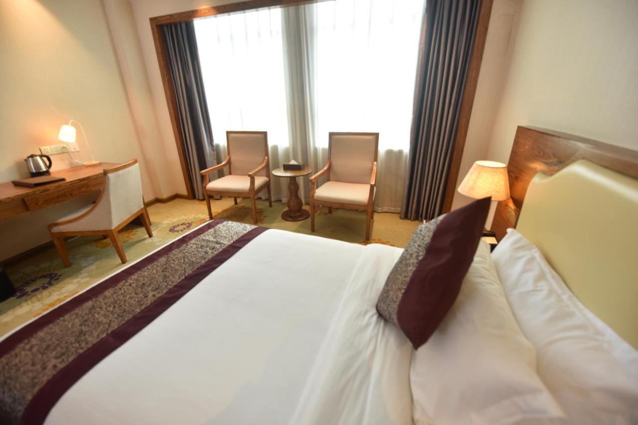 Hong Van Grand Hotel Mong Cai Exterior foto