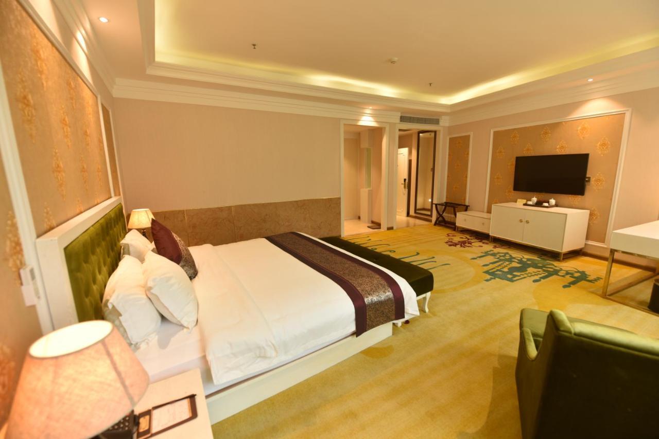 Hong Van Grand Hotel Mong Cai Exterior foto