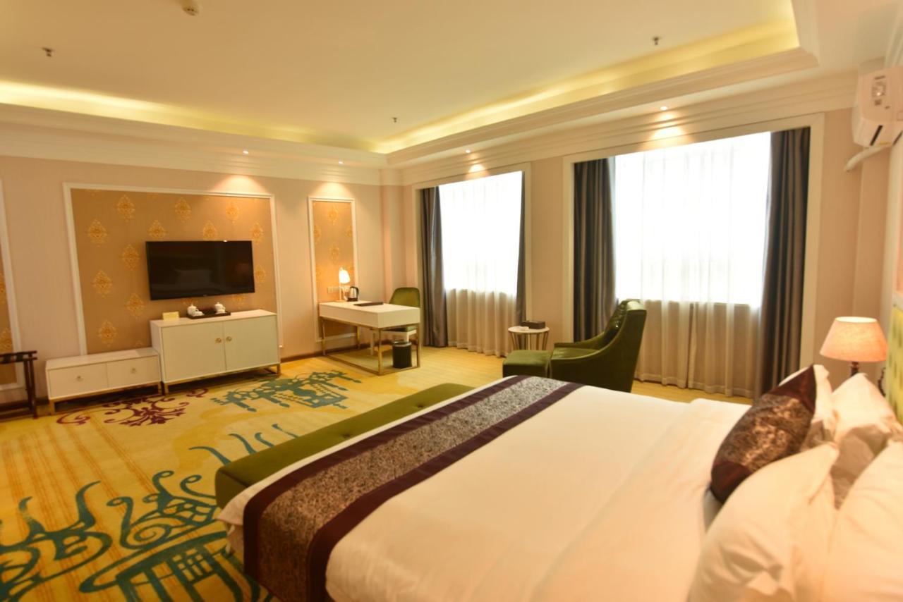 Hong Van Grand Hotel Mong Cai Exterior foto