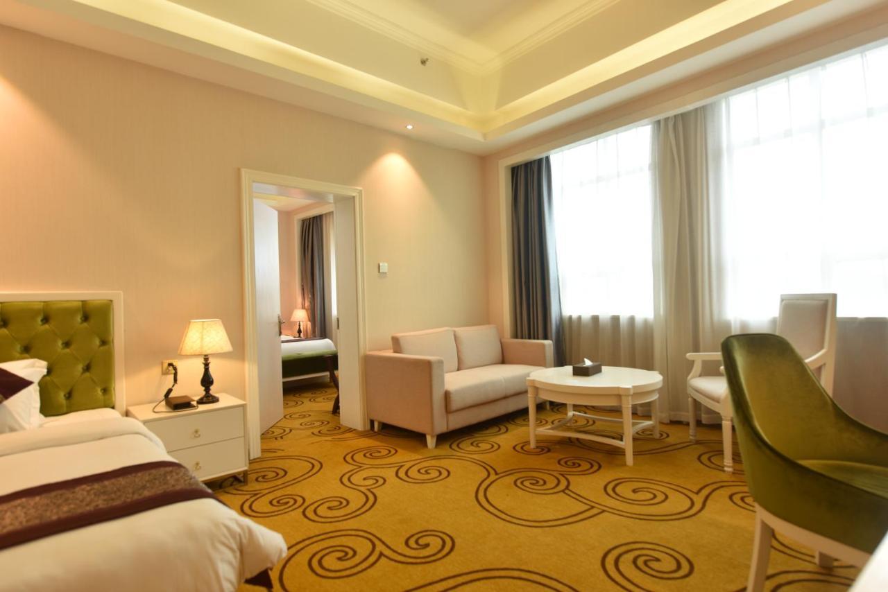 Hong Van Grand Hotel Mong Cai Exterior foto